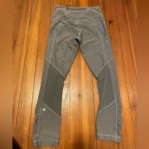 LULULEMON gray running leggings with pockets!